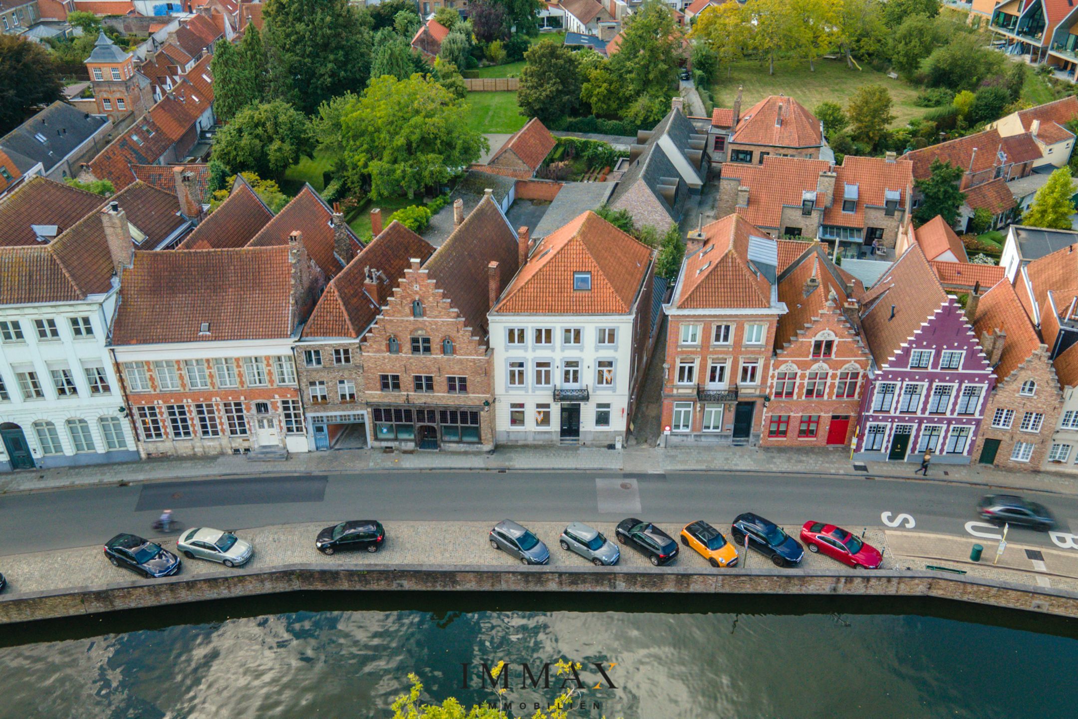 Bemeubeld appartement met tuin en parking foto 21