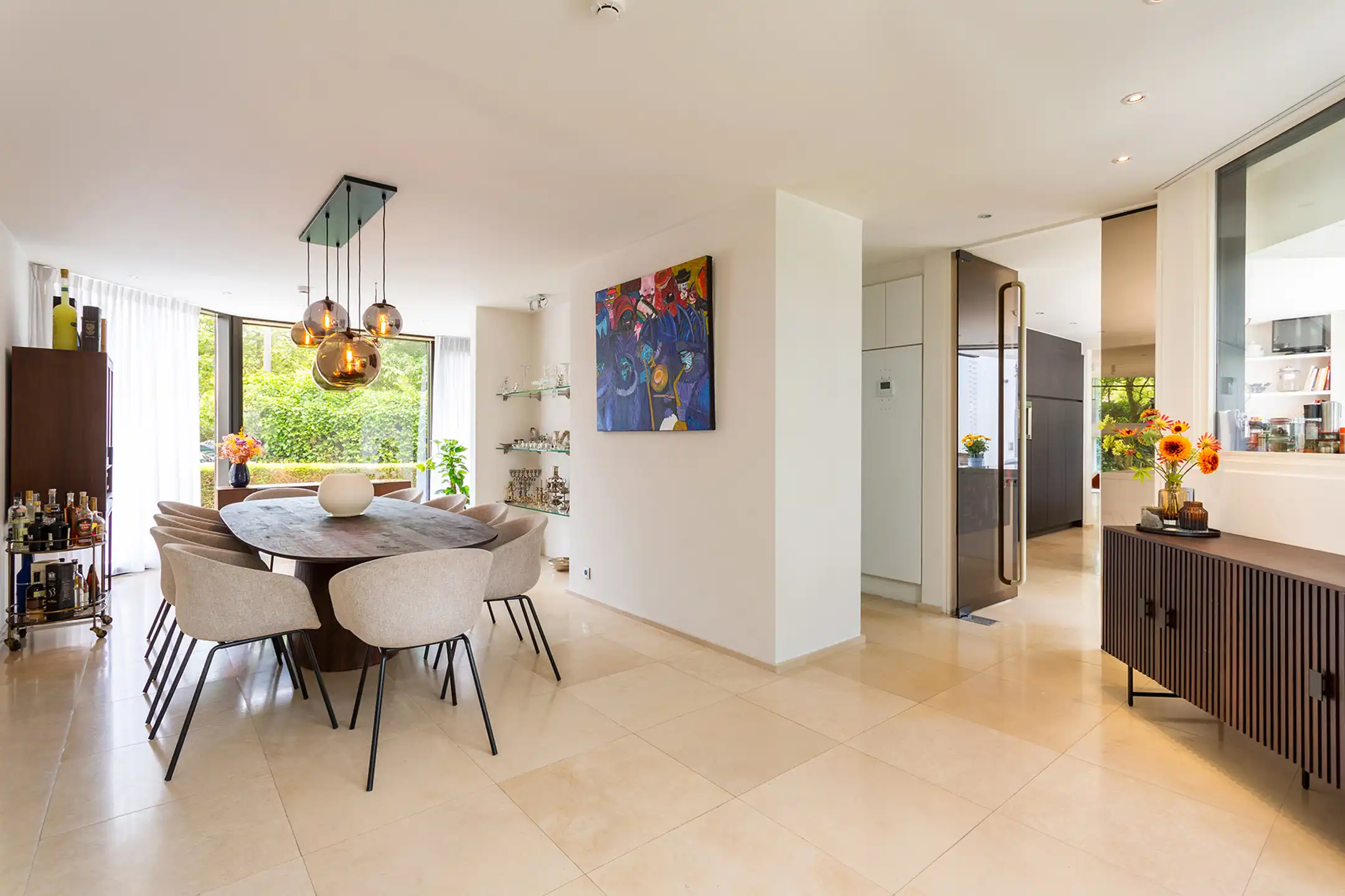 Topgelegen architectenwoning met ruim tuin en binnenzwembad. foto 18