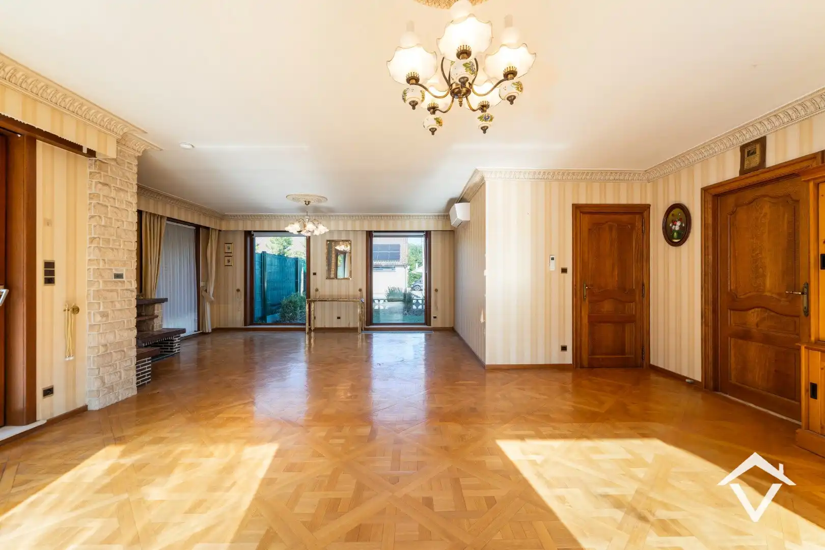 Zeer ruime en instapklare woning met veel mogelijkheden te Eernegem foto 4
