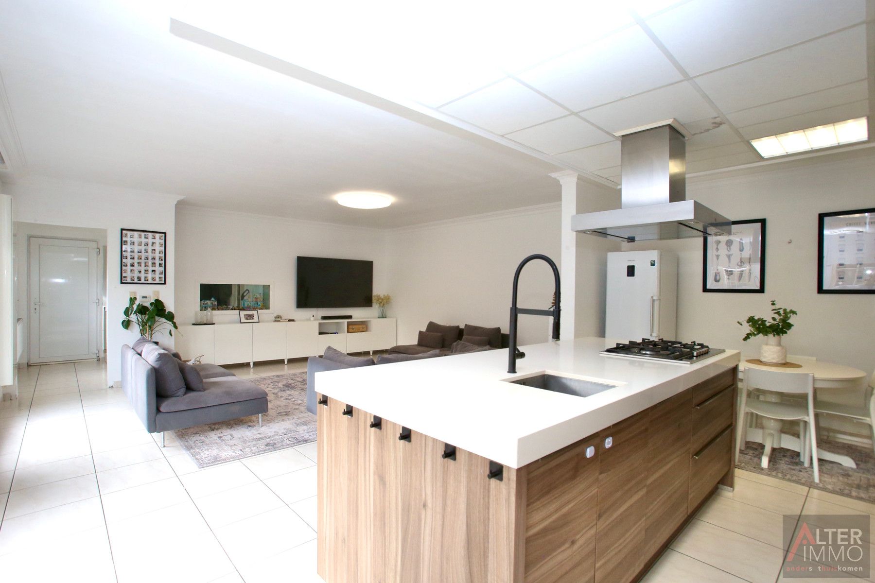 Ruime gerenoveerde woning (186m2 NBO) - op een perceel van 3a 25ca - Energielabel C (241 kWh/m2) foto 3