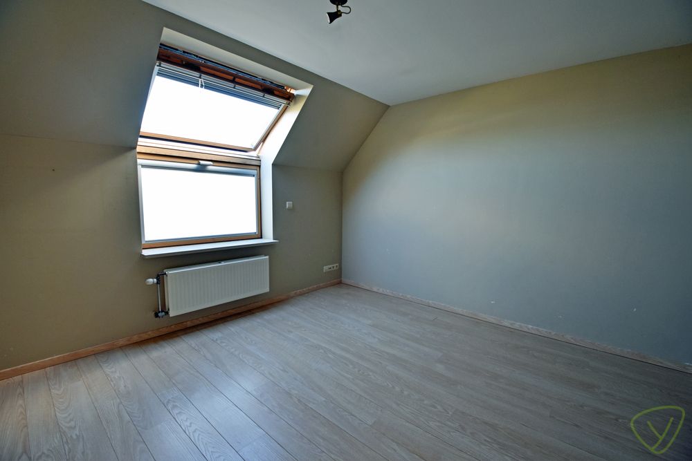 Modern afgewerkte en zeer verzorgde woning met een zonnnige tuin gelegen in een rustige woonwijk! foto 6