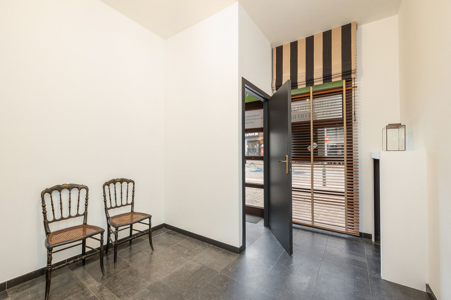 Gelijkvloers appartement  101m² met buitenruimte 20m² en ruime kelder op toplocatie aan het Mechelseplein in hartje Antwerpen foto 8