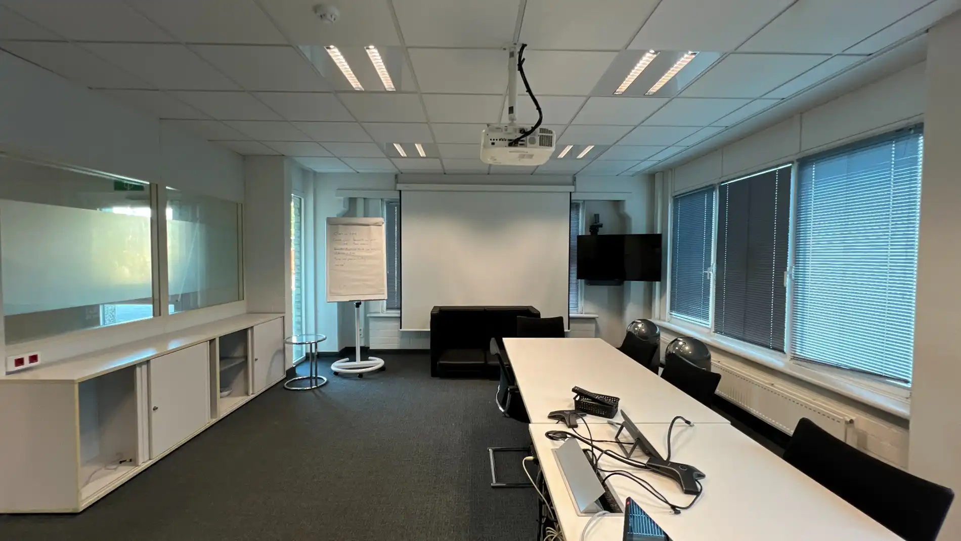 Loods met kantoren te huur in haven van Gent foto 13