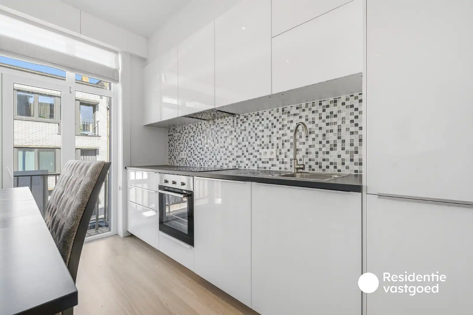 Instapklaar gerenoveerd 2-slaapkamerappartement in het centrum van Wenduine foto 4