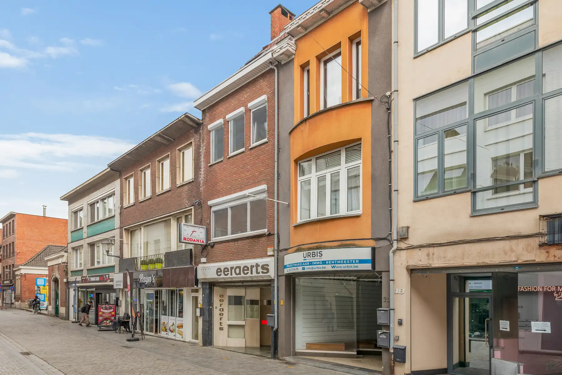 Uniek handelspand mét gerenoveerde woonst in het hart van Boom foto 4