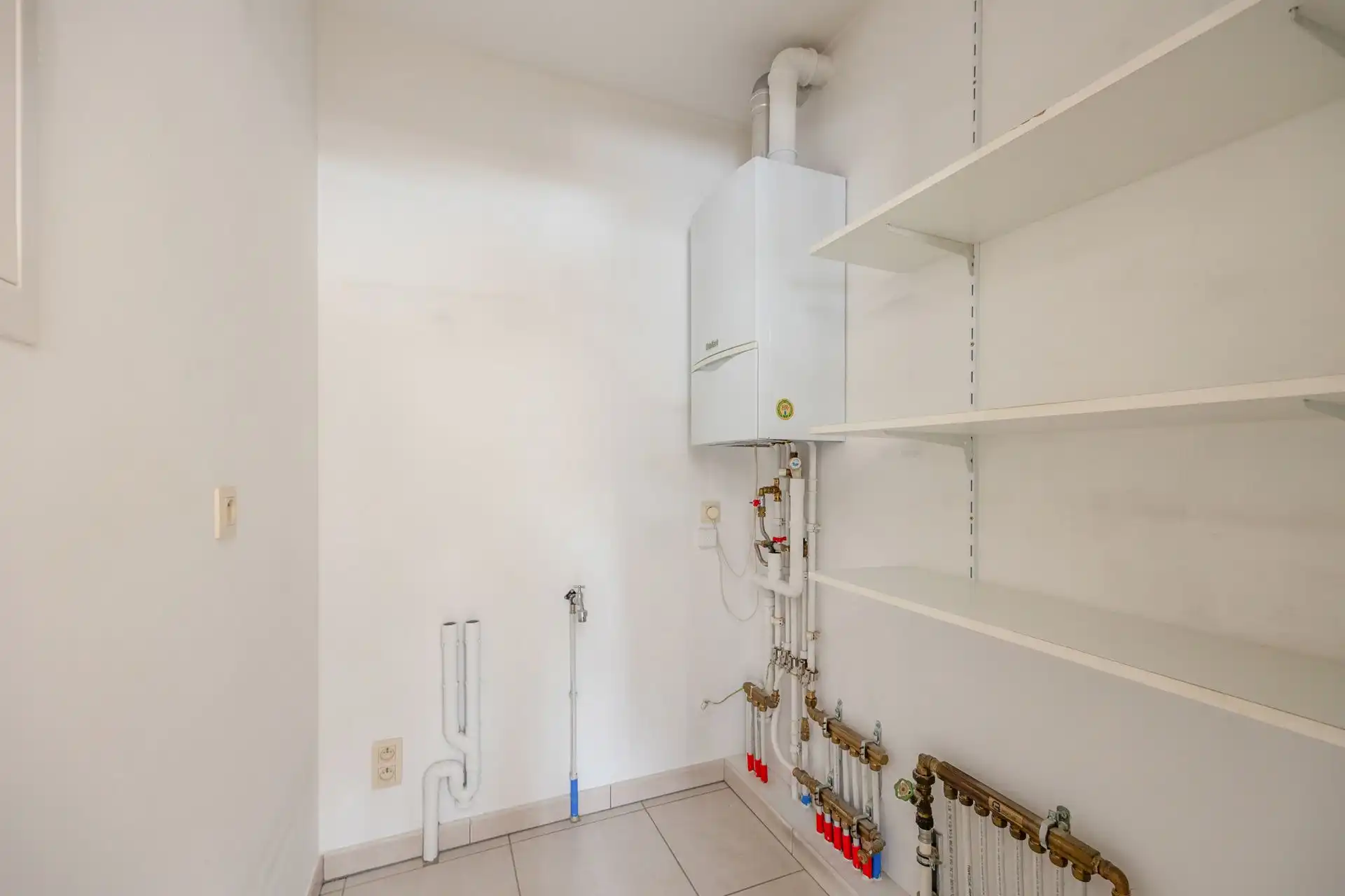 Gelijkvloersappartement met grote tuin & garage foto 10