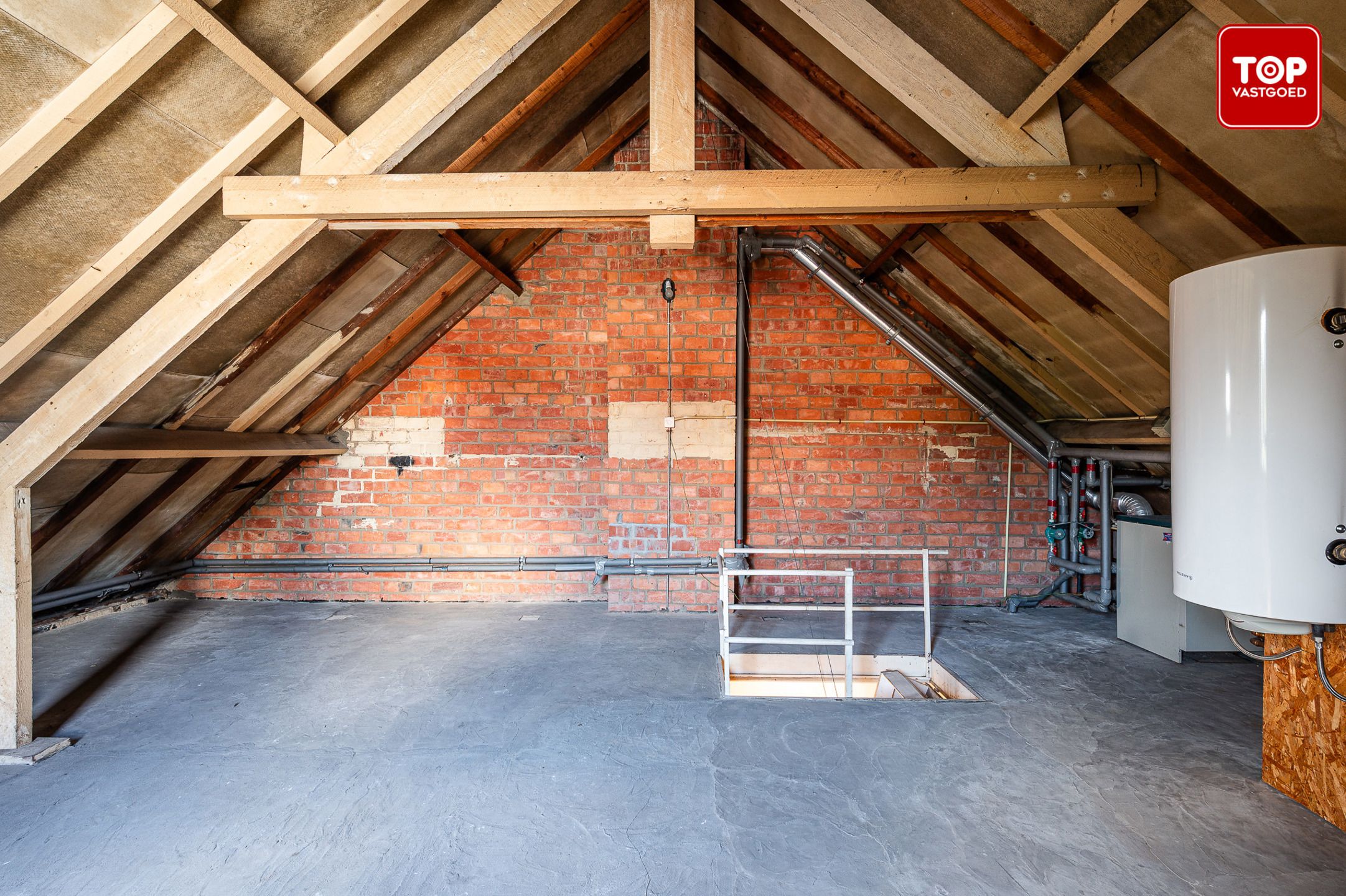 Te renoveren half open woning met tuin en garage. foto 29