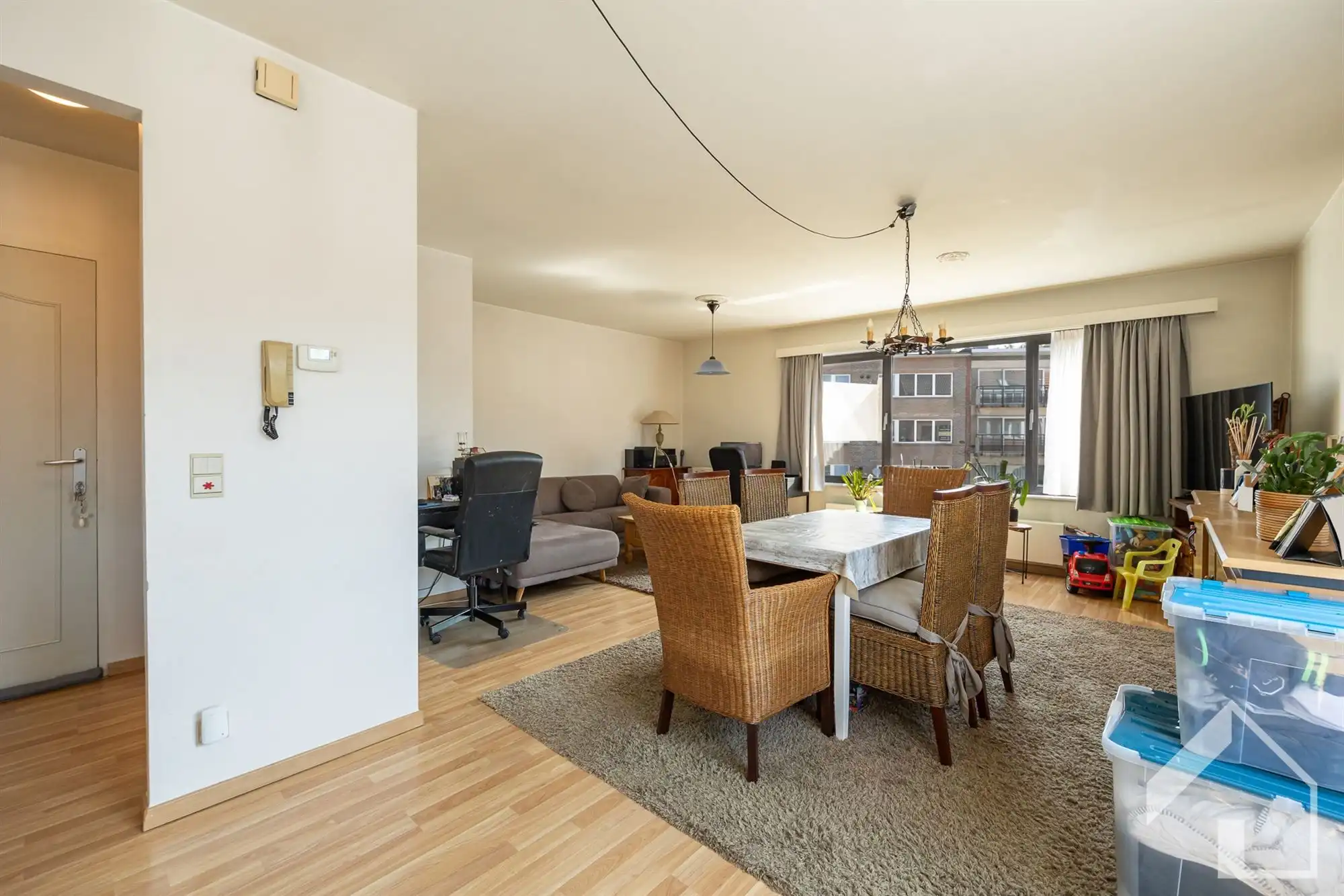 Ruim appartement op de 1e verdieping met garagebox foto 2