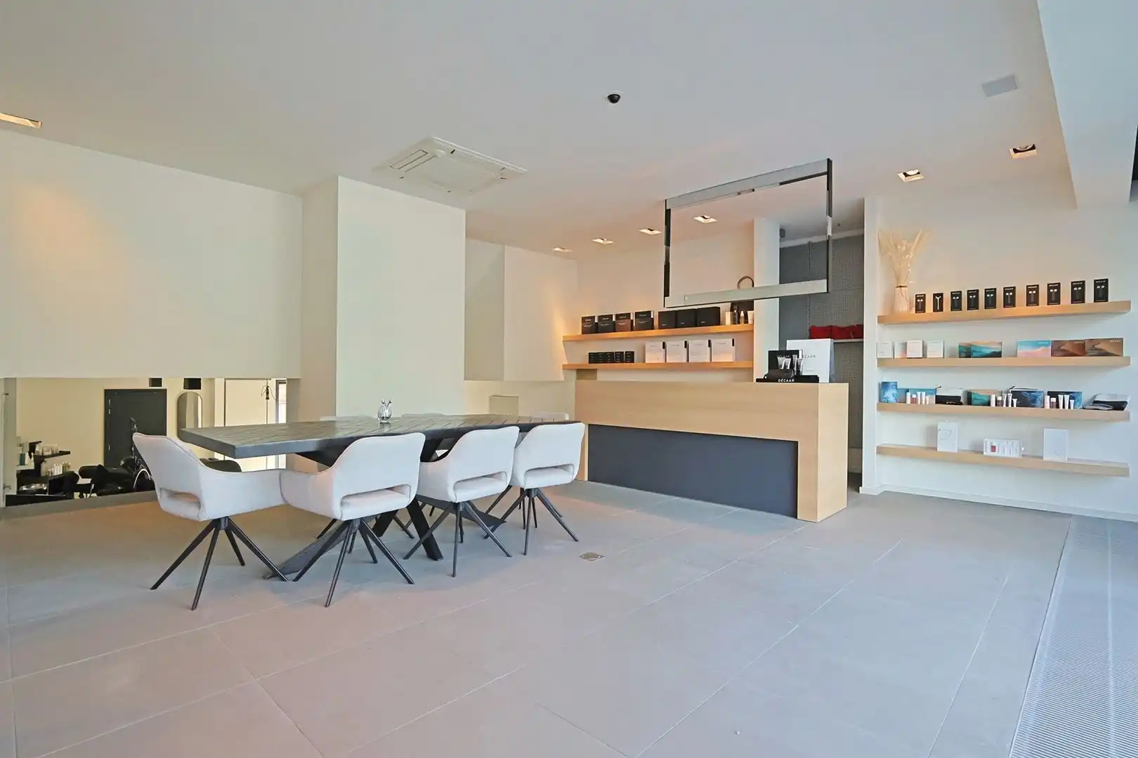 Handelspand van 104 m² op een uitstekende locatie in Hasselt foto {{pictureIndex}}