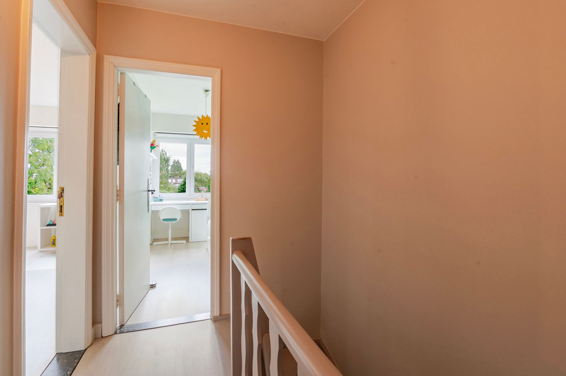 Instapklare bel-etagewoning met 4 slaapkamers in Aartselaar foto 9