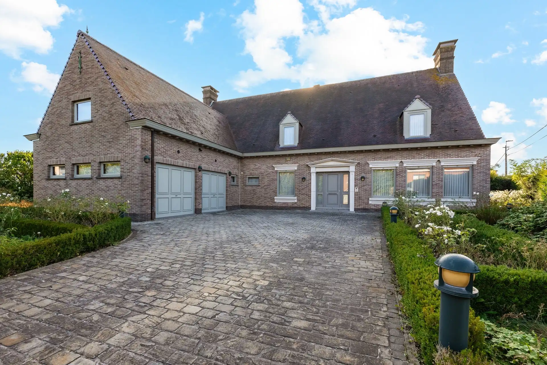 Hoofdfoto van de publicatie: Charmante villa met panoramisch zicht op een toplocatie