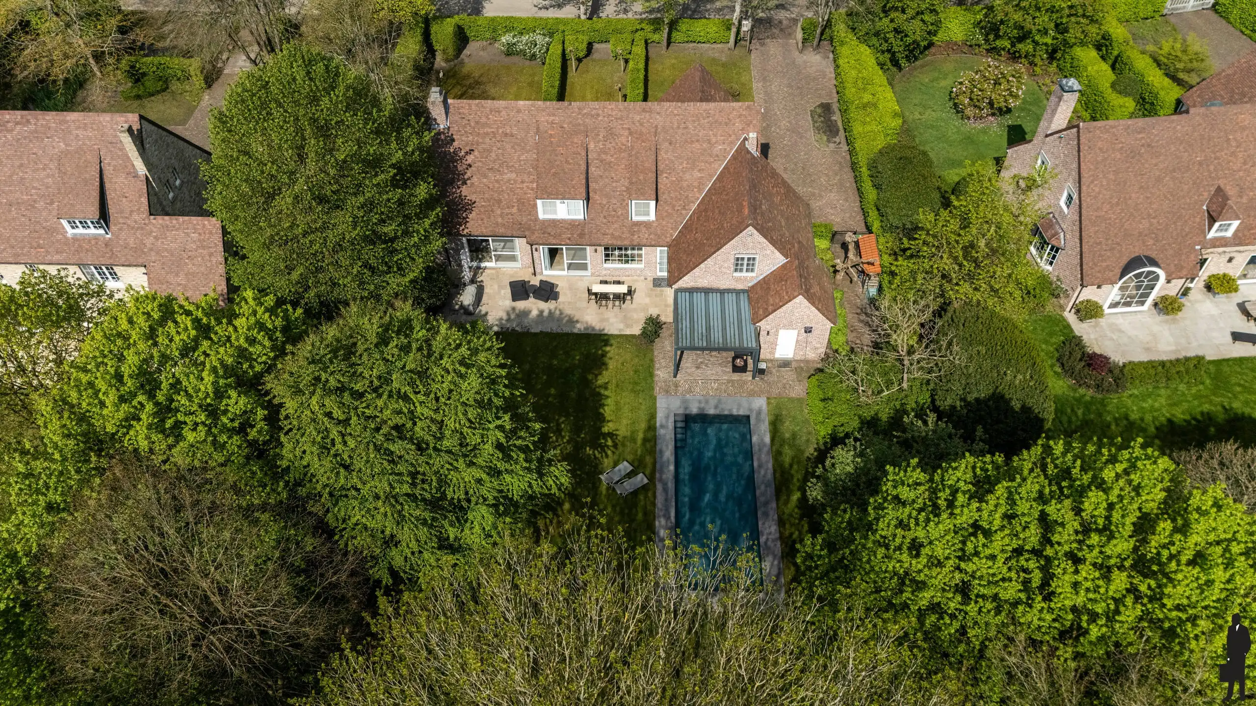 Exclusieve villa met zwembad in doodlopende straat foto 37