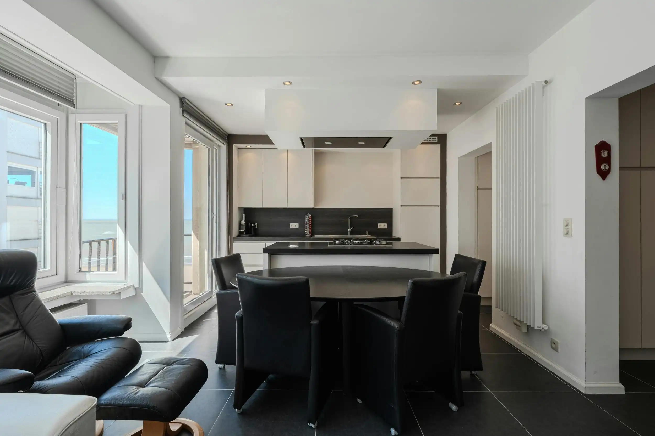 Instapklaar appartement met lateraal zeezicht te Mariakerke foto 6