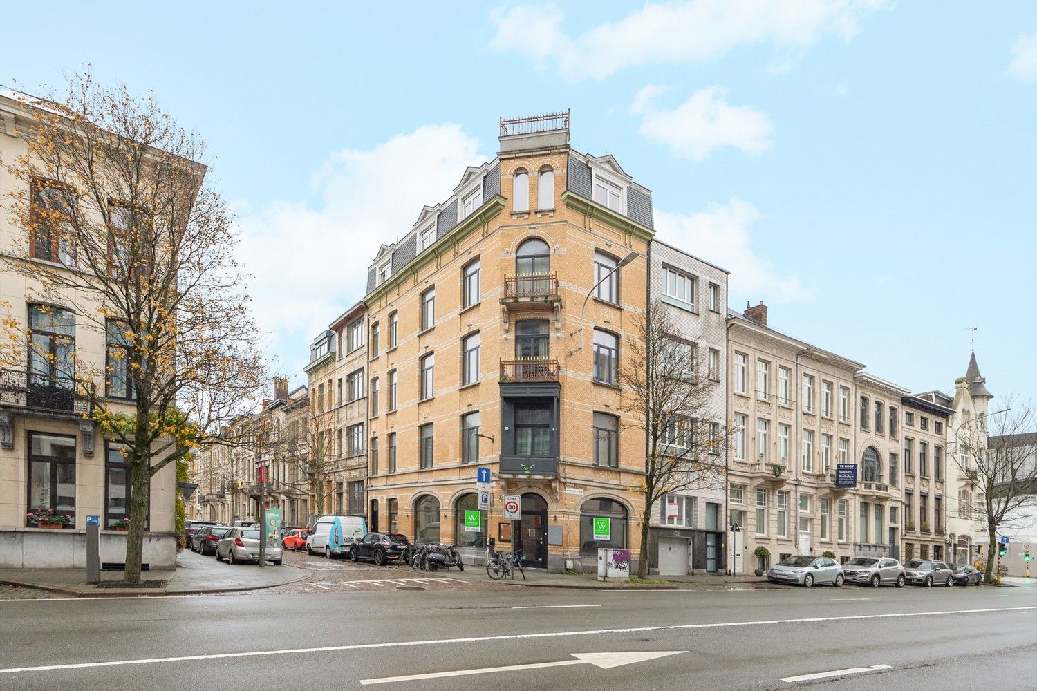 Handelsgelijkvloers te huur op uitstekende hoeklocatie foto 12