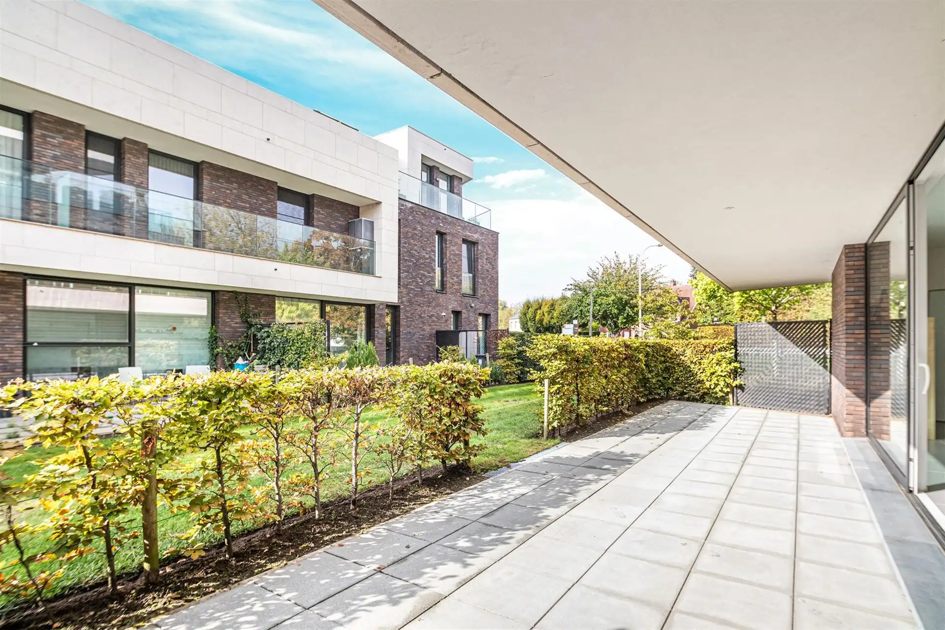 Lichtrijk gelijkvloers appartement met terras en tuinzicht foto 5