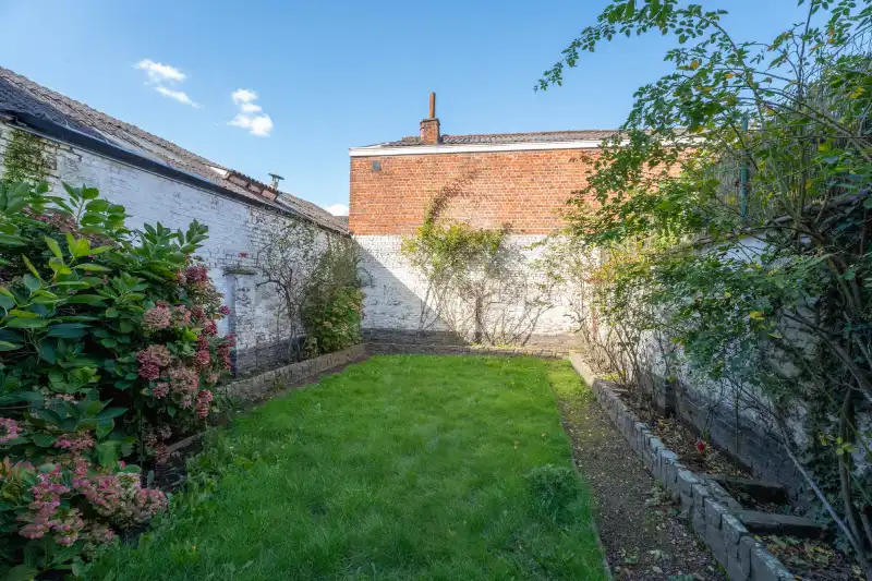 Te renoveren burgerwoning met enorm potentieel in hartje Roeselare foto 19