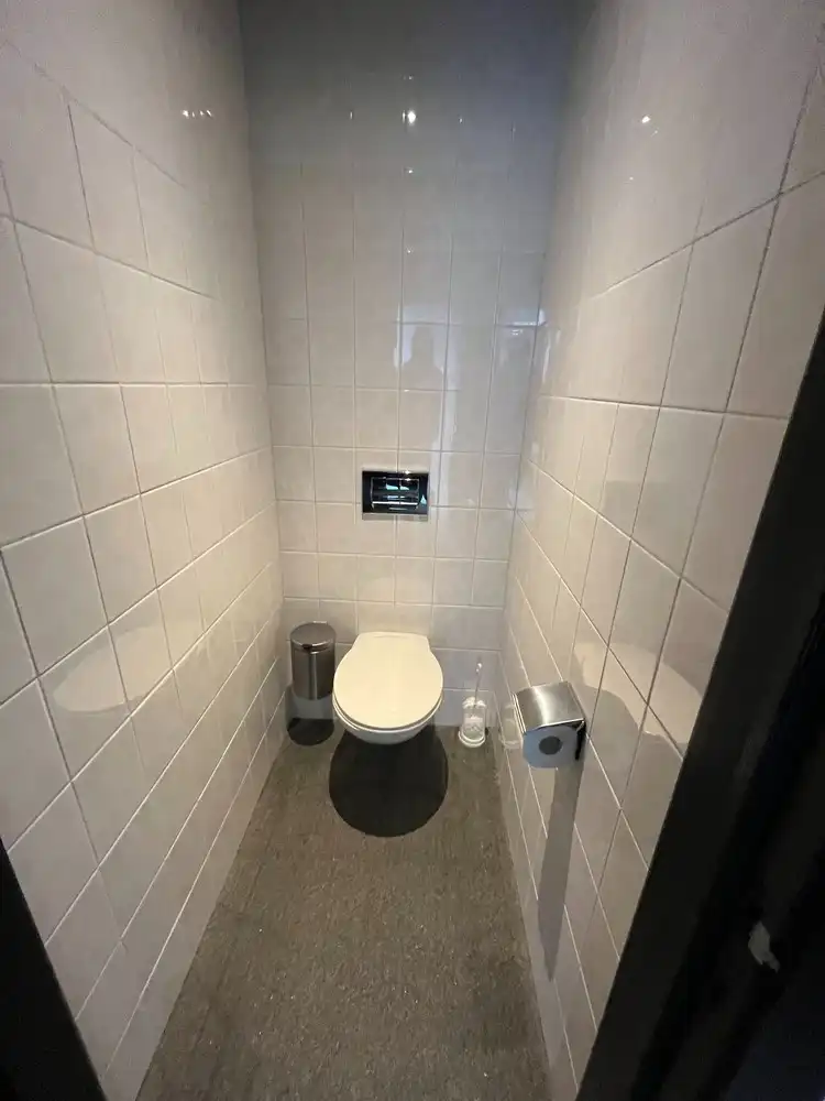 217m² kantoren + 696m² bedrijfshal foto 8