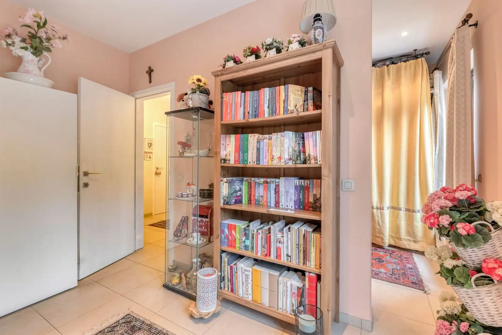 Instapklaar appartement met 2 slpk en ruim terras foto 14