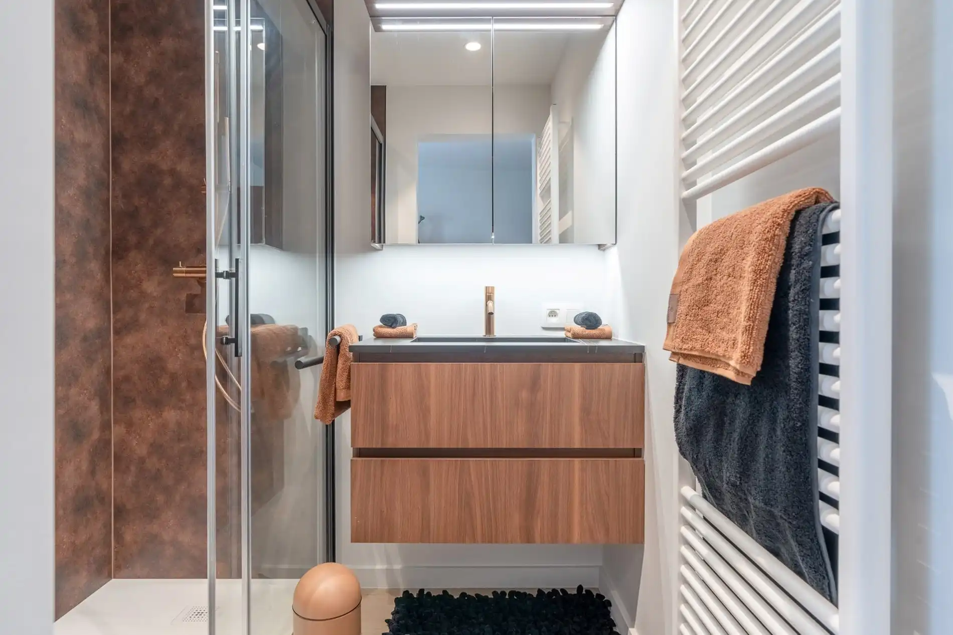 Rustig gelegen volledig gerenoveerd appartement met een open zicht over de villa's. foto 22