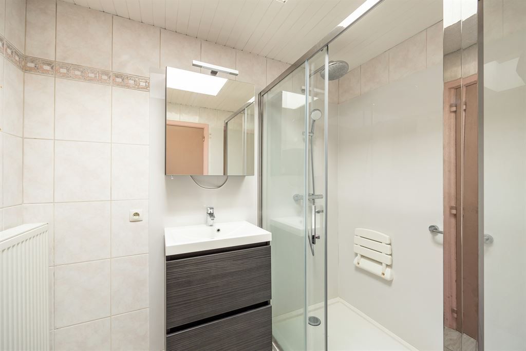 Op te frissen woning in rustige woonwijk! foto 16