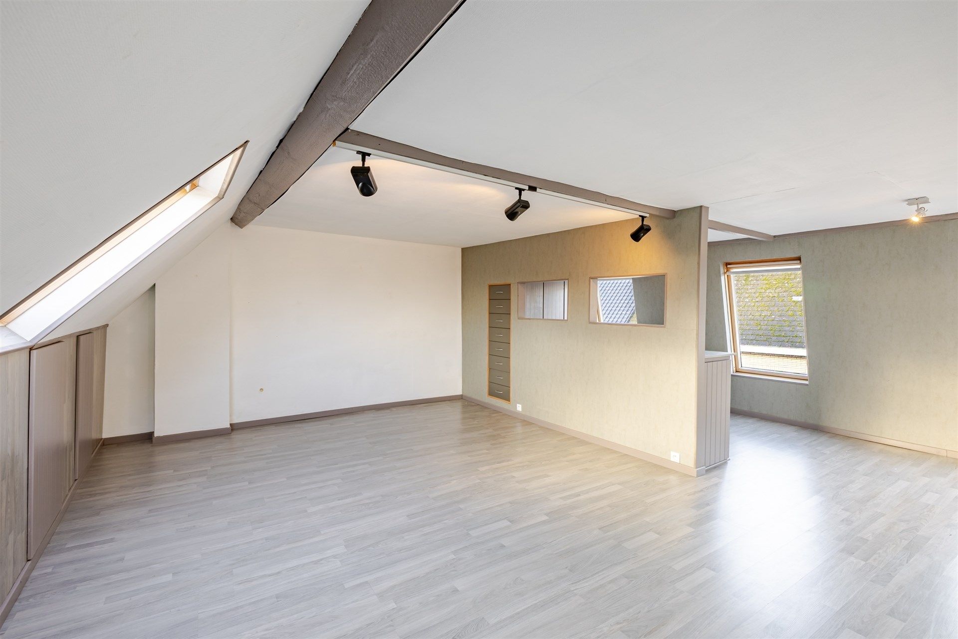 Gezellige rijwoning met uitzonderlijke grote tuin en externe garage in hartje Schellebelle foto 19