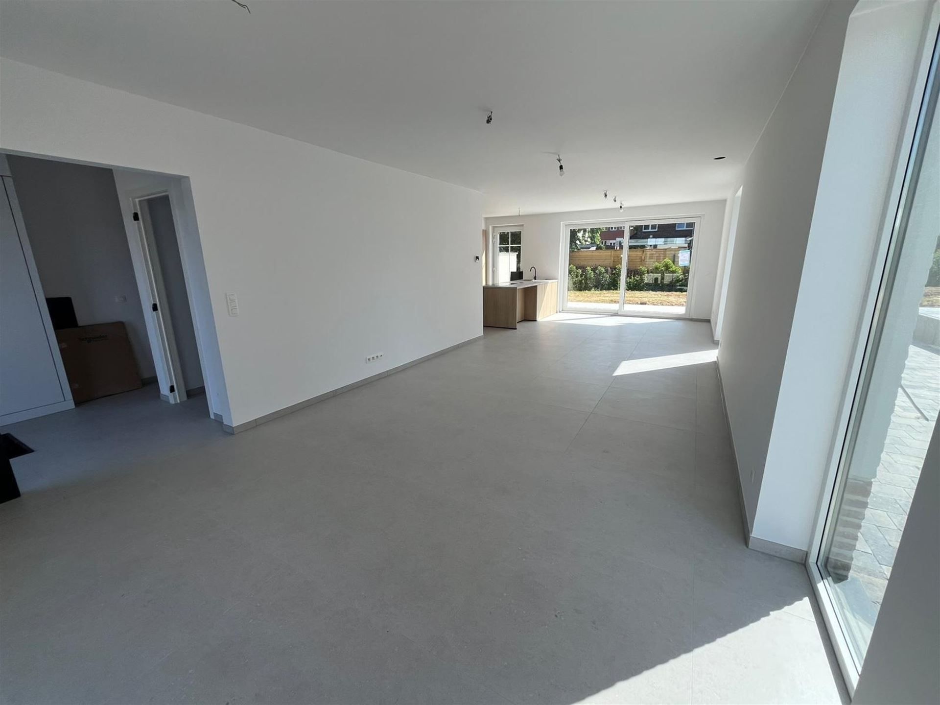 Prachtige nieuwbouw 3-gevel op rustige locatie foto 2