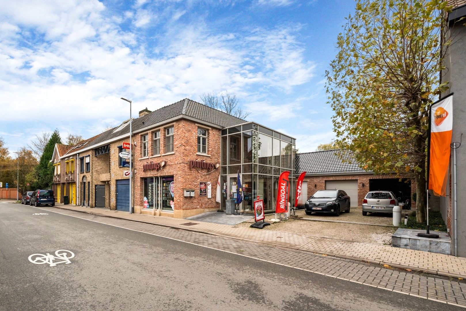 Handelszaak met woonst en 2 garages op sterke locatie! (Kan ook als investeringseigendom) foto 1