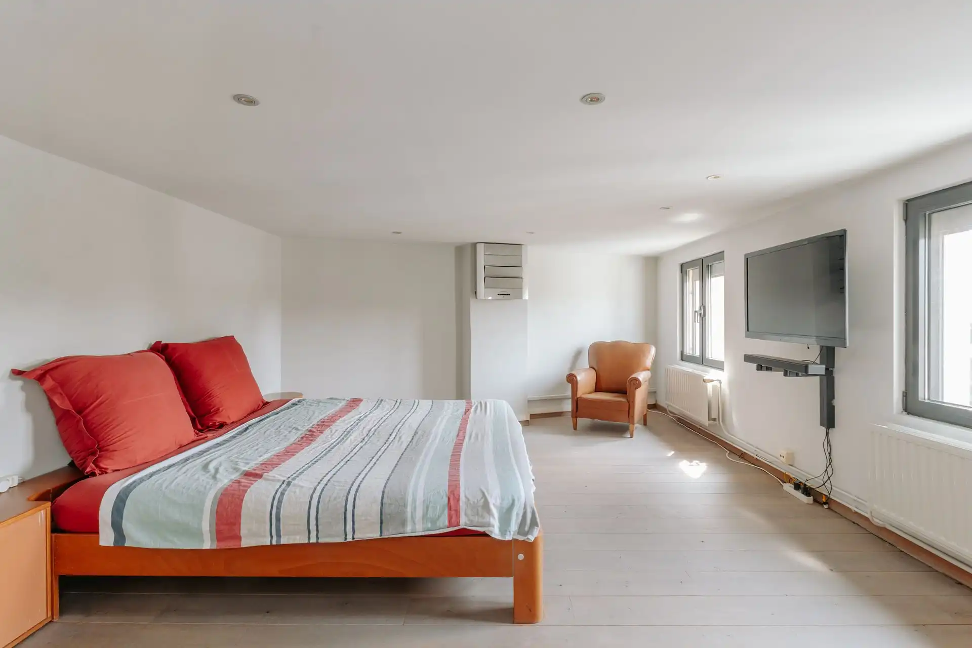 Unieke opbrengsteigendom met handelsruimte en woning foto 10