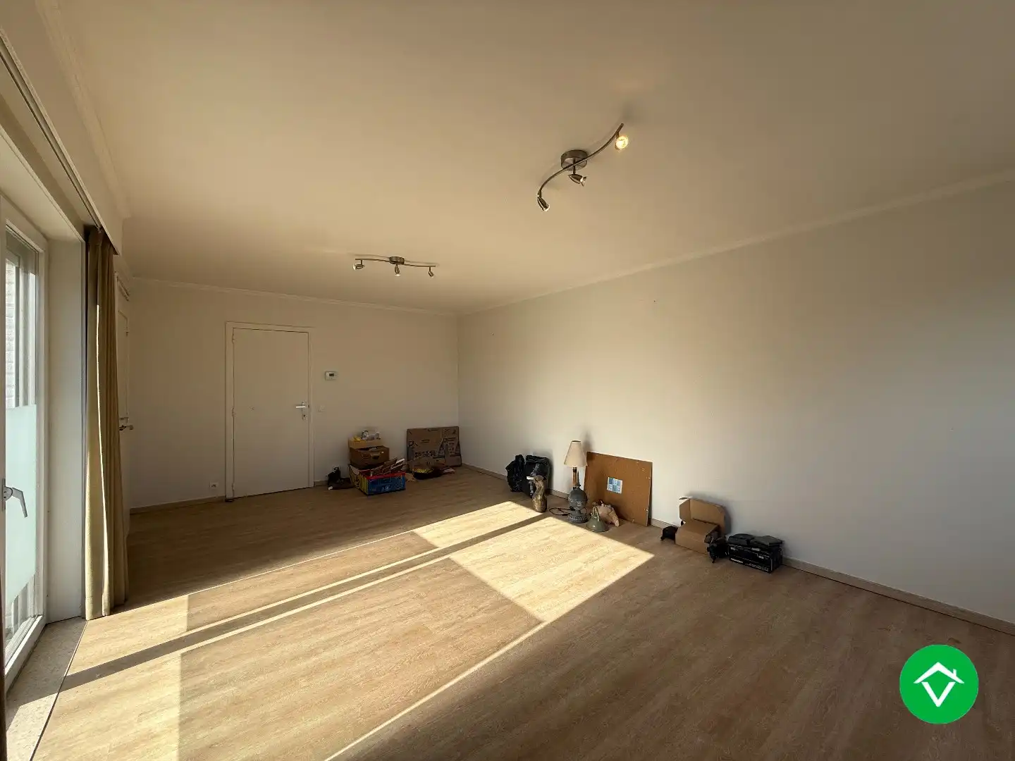 Instapklaar appartement met twee slaapkamers en garage te Roeselare foto 4