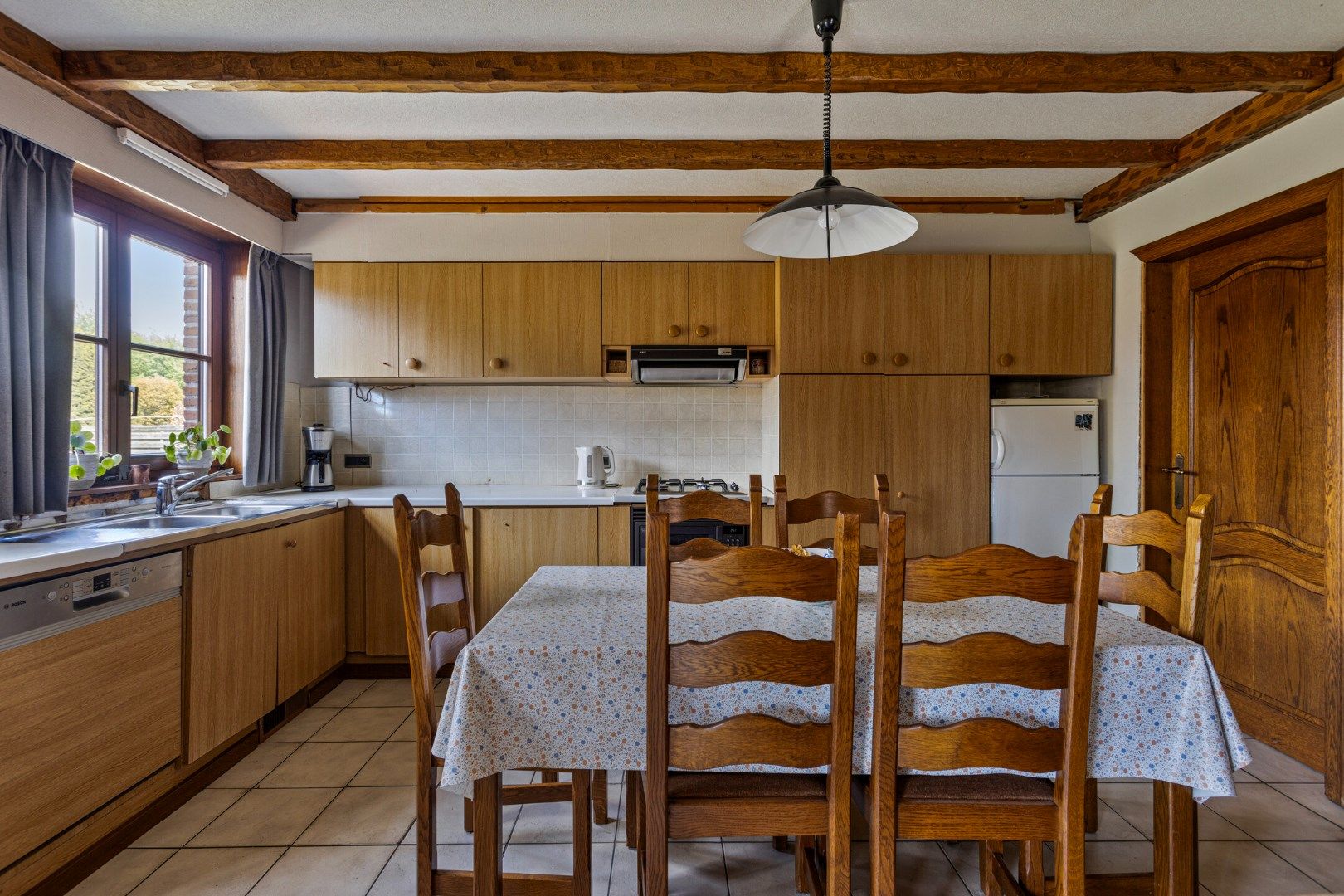 Onderkelderde woning met 4 slpks op 862 m² in een doodlopende straat te OLV Olen ! foto 12