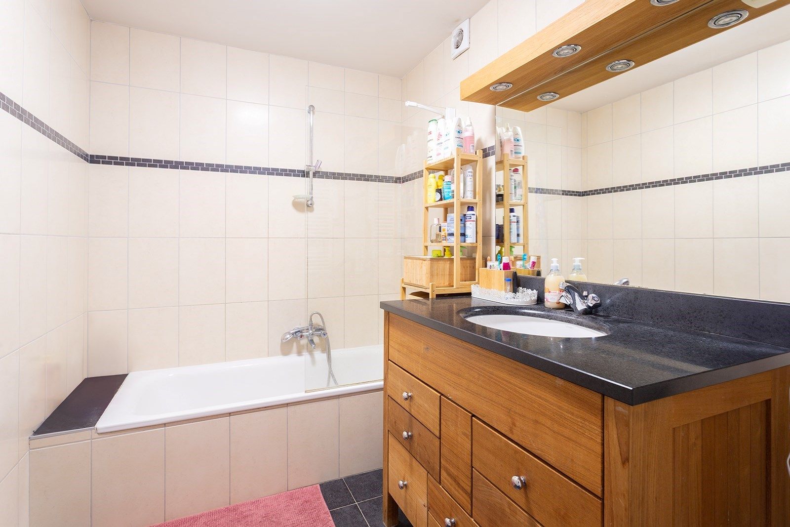 Ruim en Instapklaar appartement met terras  foto 22
