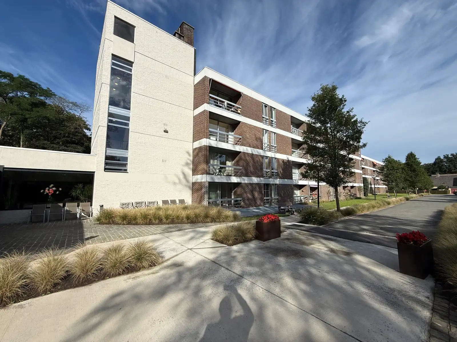 Serviceflat met garage, rustige en groene omgeving foto 3