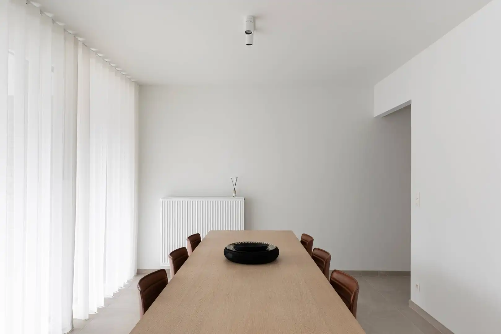 Lichtrijk recent instapklaar appartement met 2 slaapkamers, zonneterras, parking en ruime kelderberging foto 9
