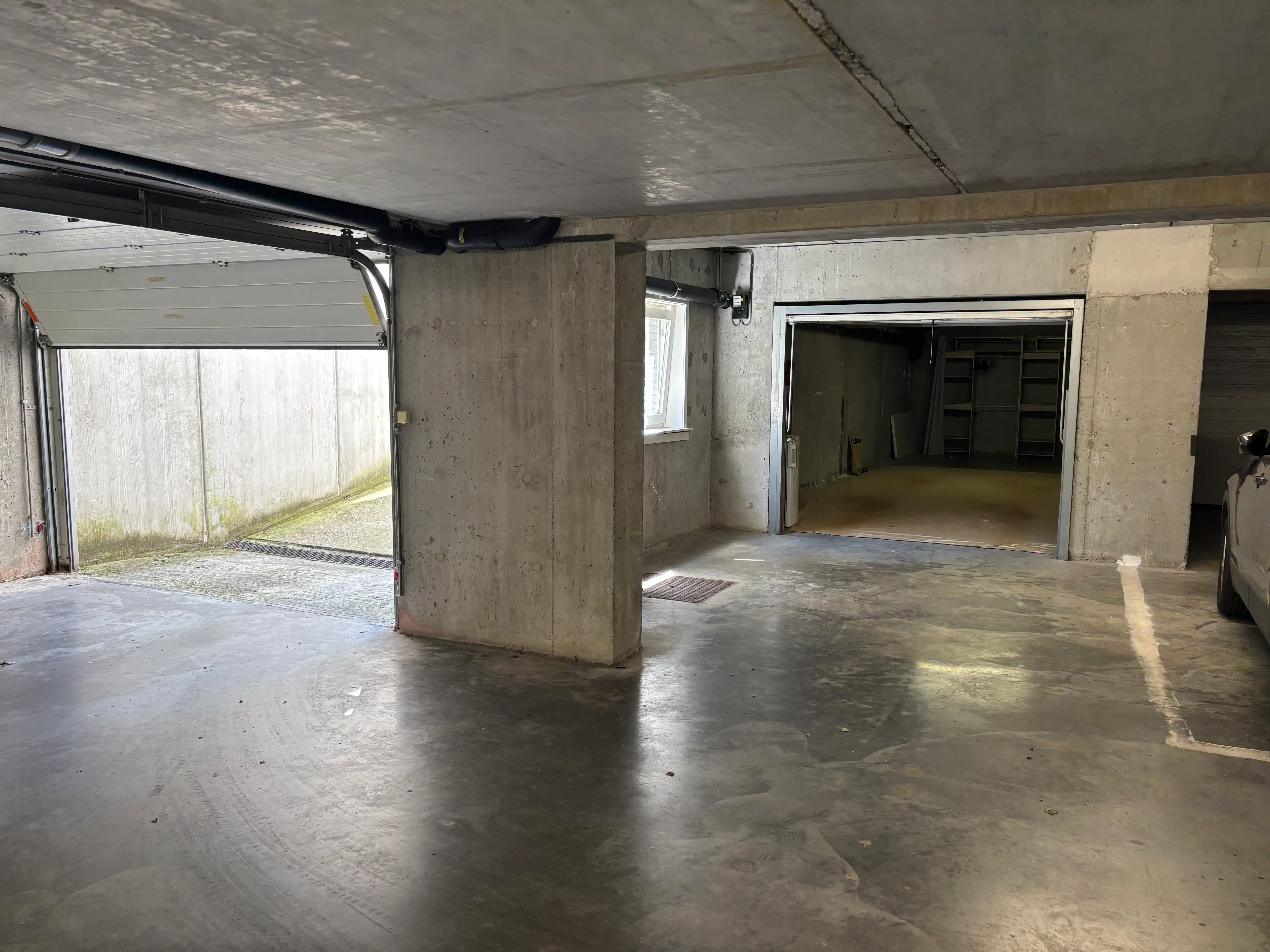 Zeer ruime ondergrondse garagebox op centrale locatie foto 4