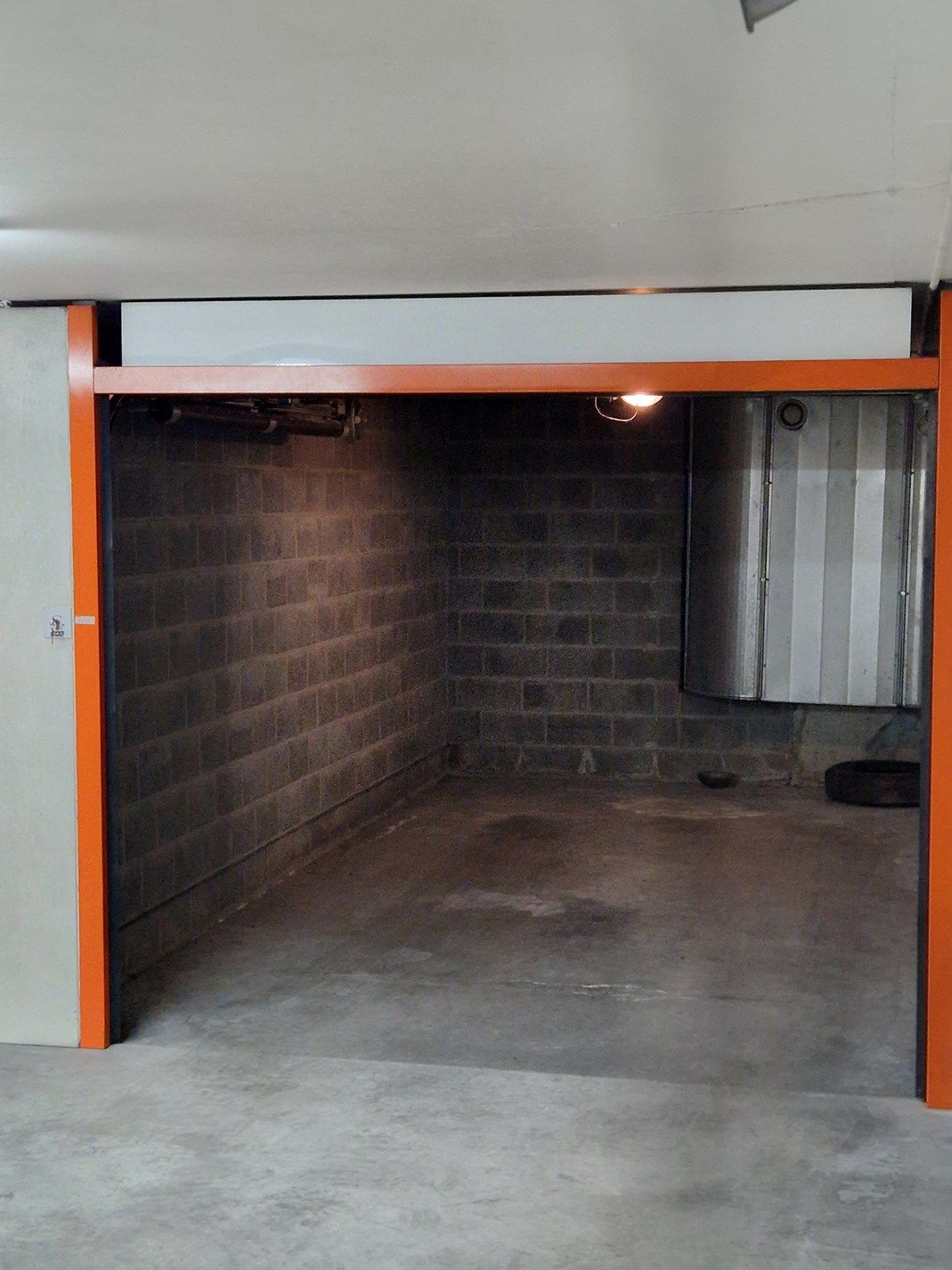 Garagebox te huur onder MINIGOLF in het Zoute op niveau -2. foto 4