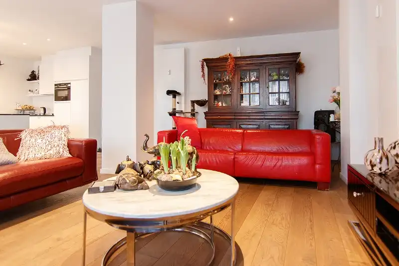 Totaal gerenoveerd gelijkvloers 3 slpk-appartement met gezellig terras op een toplocatie. Garagebox optioneel! foto 5