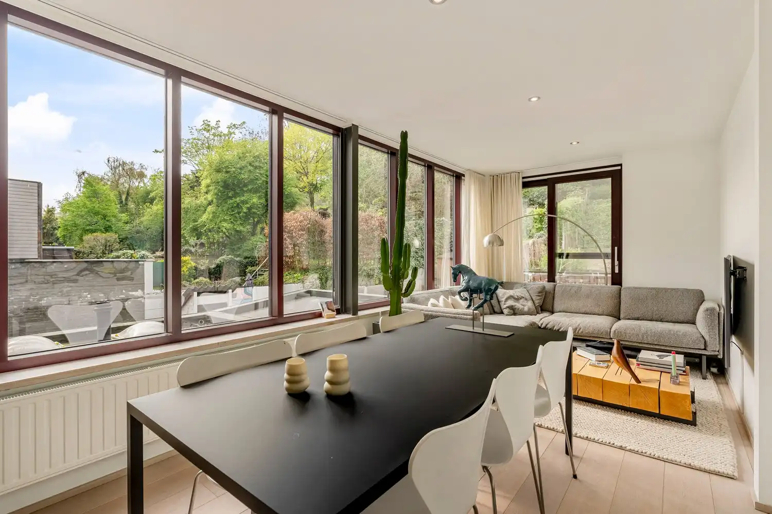 Grondig en stijlvol gerenoveerde burgerwoning met 5 slaapkamers, 3 badkamers en een tuin te centrum Leuven! foto 24