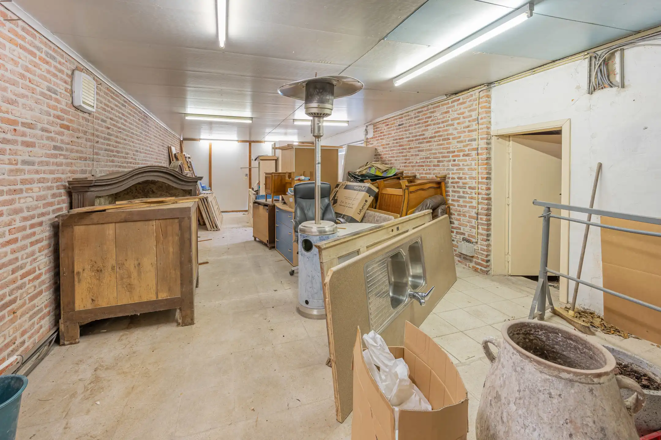 Te renoveren woning met magazijn op ruim perceel (833 m²)  foto 24
