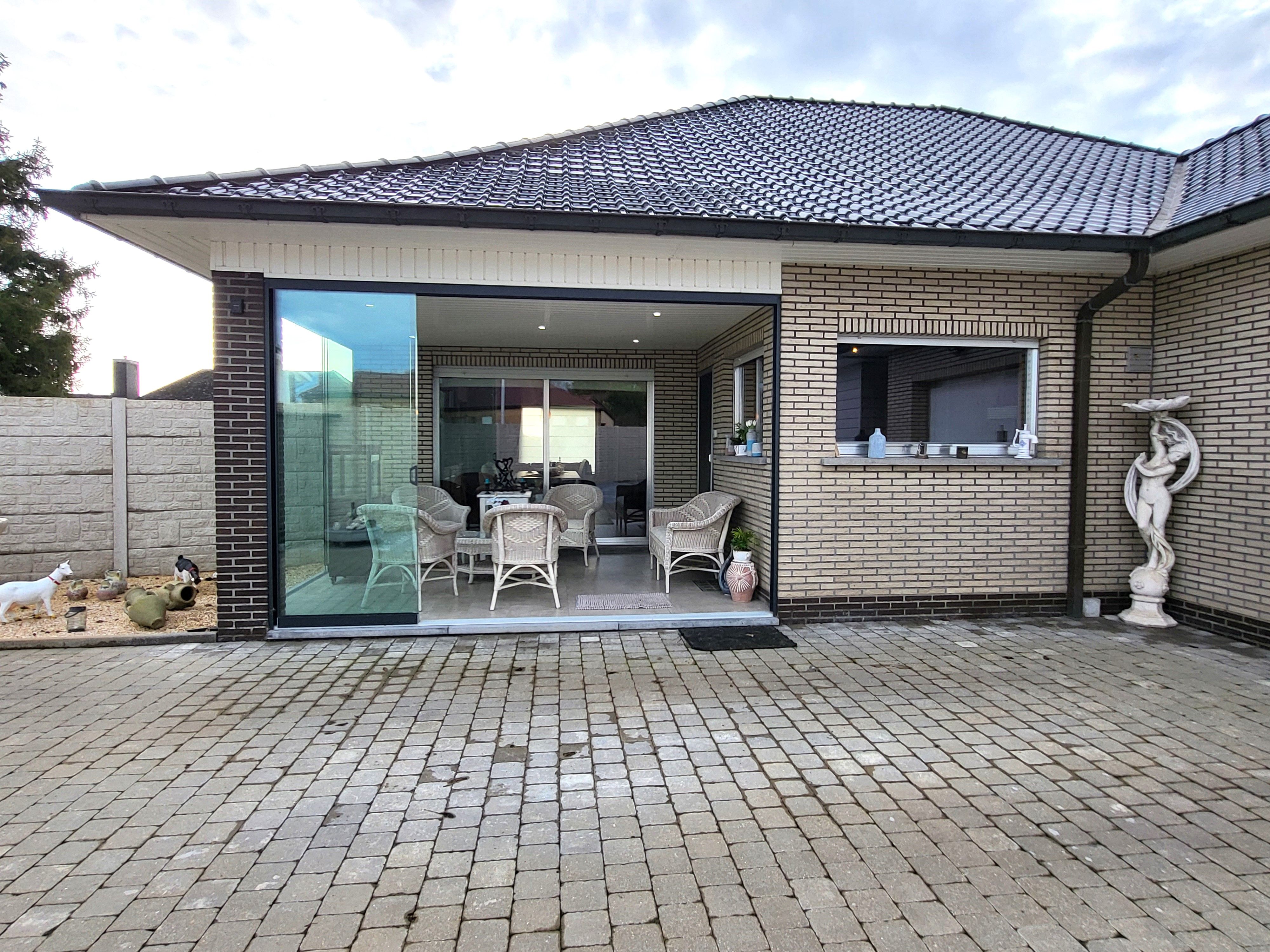 Instapklare villa op een perceel van 648 m² met dubbele garage, veranda en tuin.  foto 10