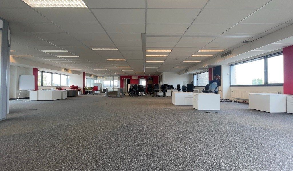 Ingedeelde kantoorruimte met parking te huur in Aartselaar foto 10