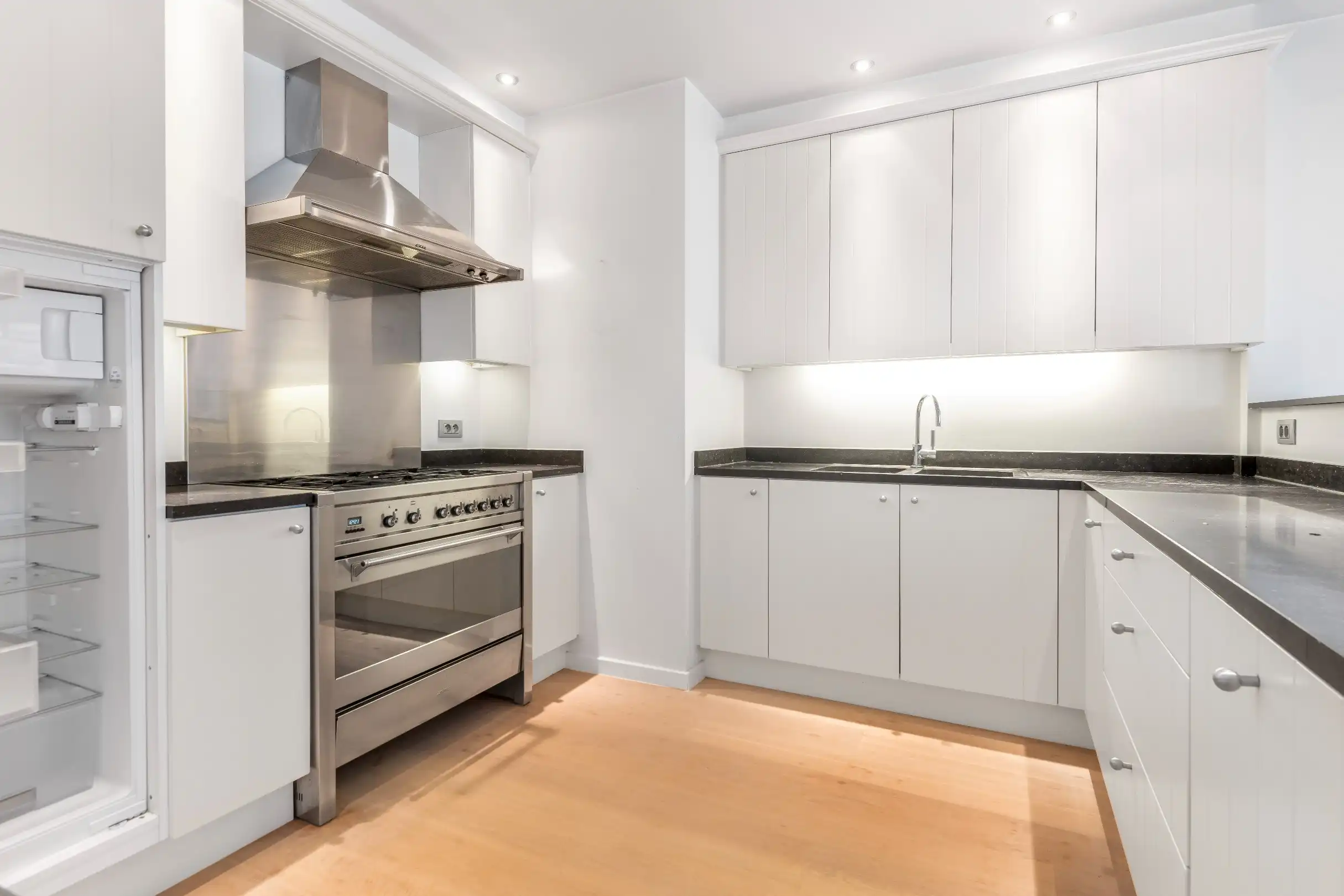 Ruim woonapp. met een gevelbreedte van ca. 7 meter, en garagemogelijkheid, gelege, vlakbij het strand en het Rubensplein. foto 9