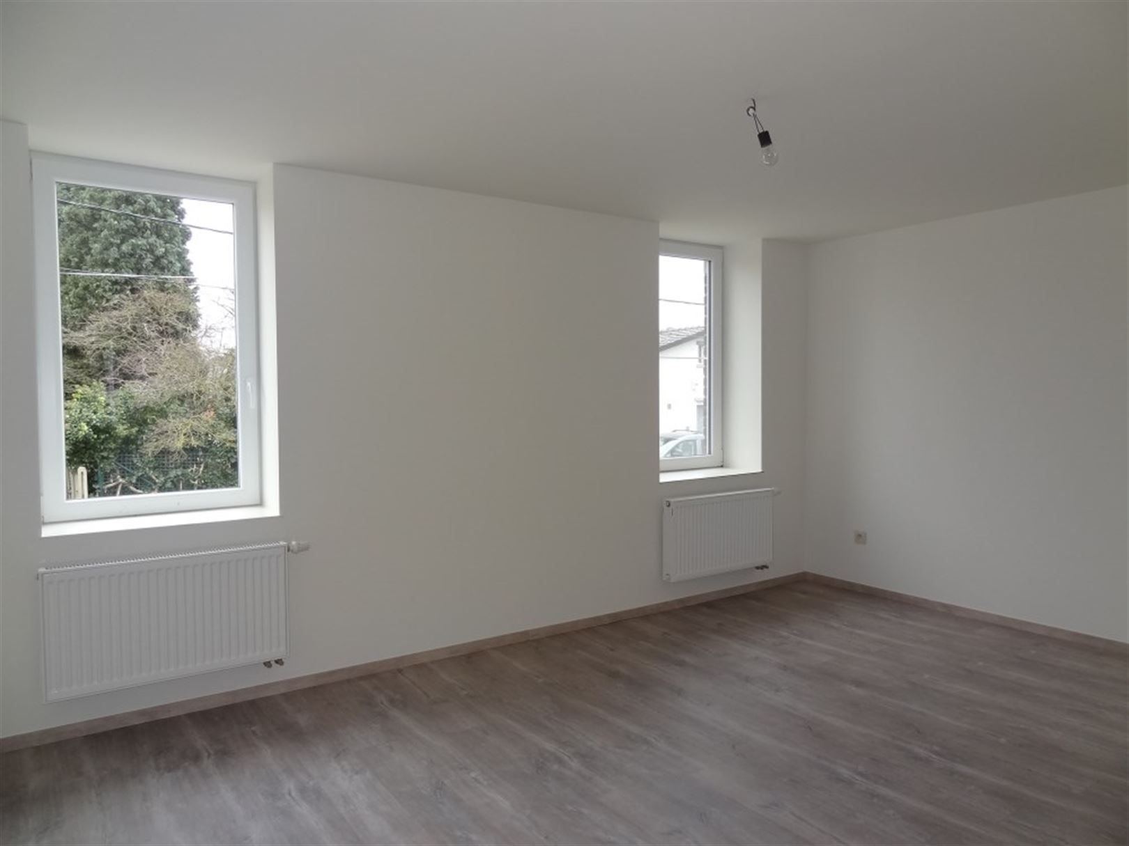 Gerenoveerde woning met 2 slaapkamers, garage en tuin. foto 9