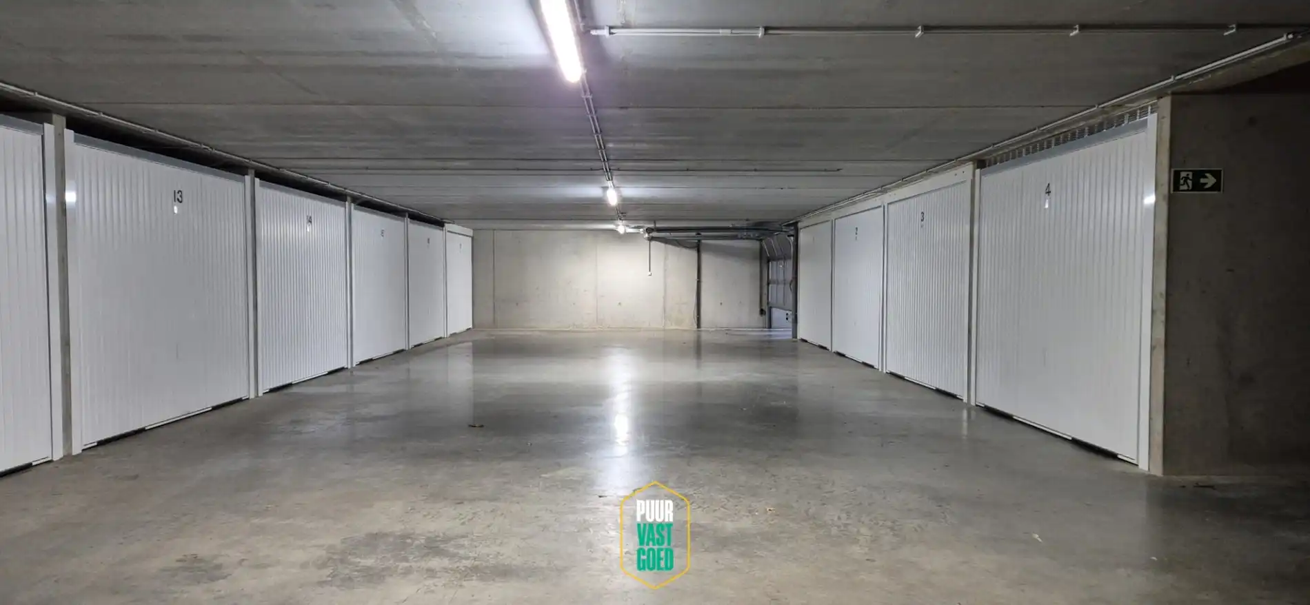 Garageboxen in een recente residentie te Sint-Andries foto {{pictureIndex}}