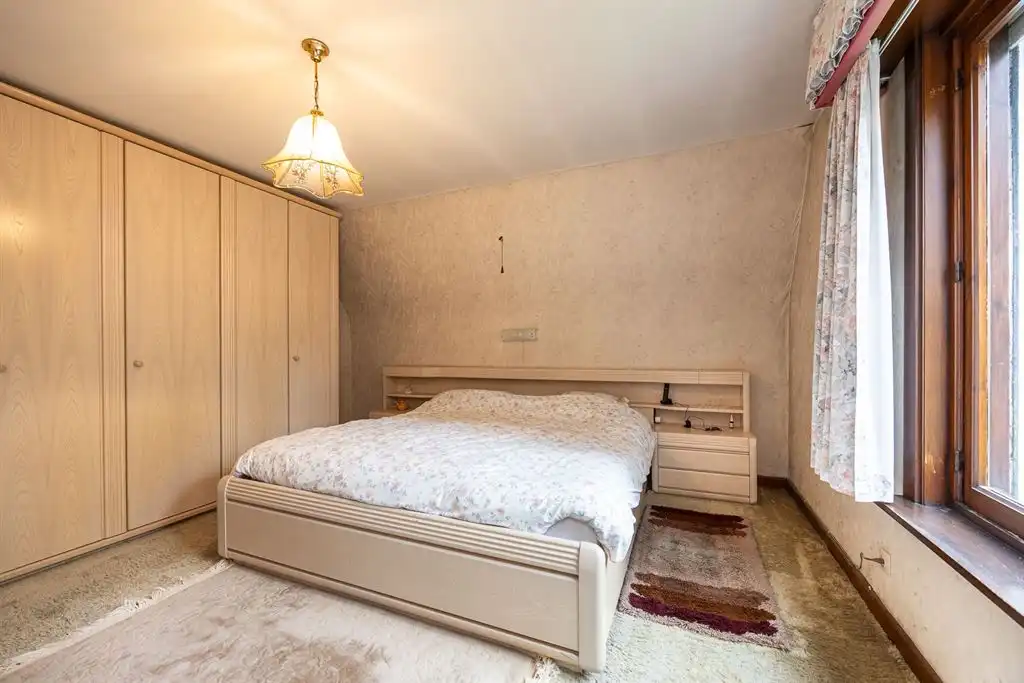 Te renoveren charmante villa met zwembad foto 13