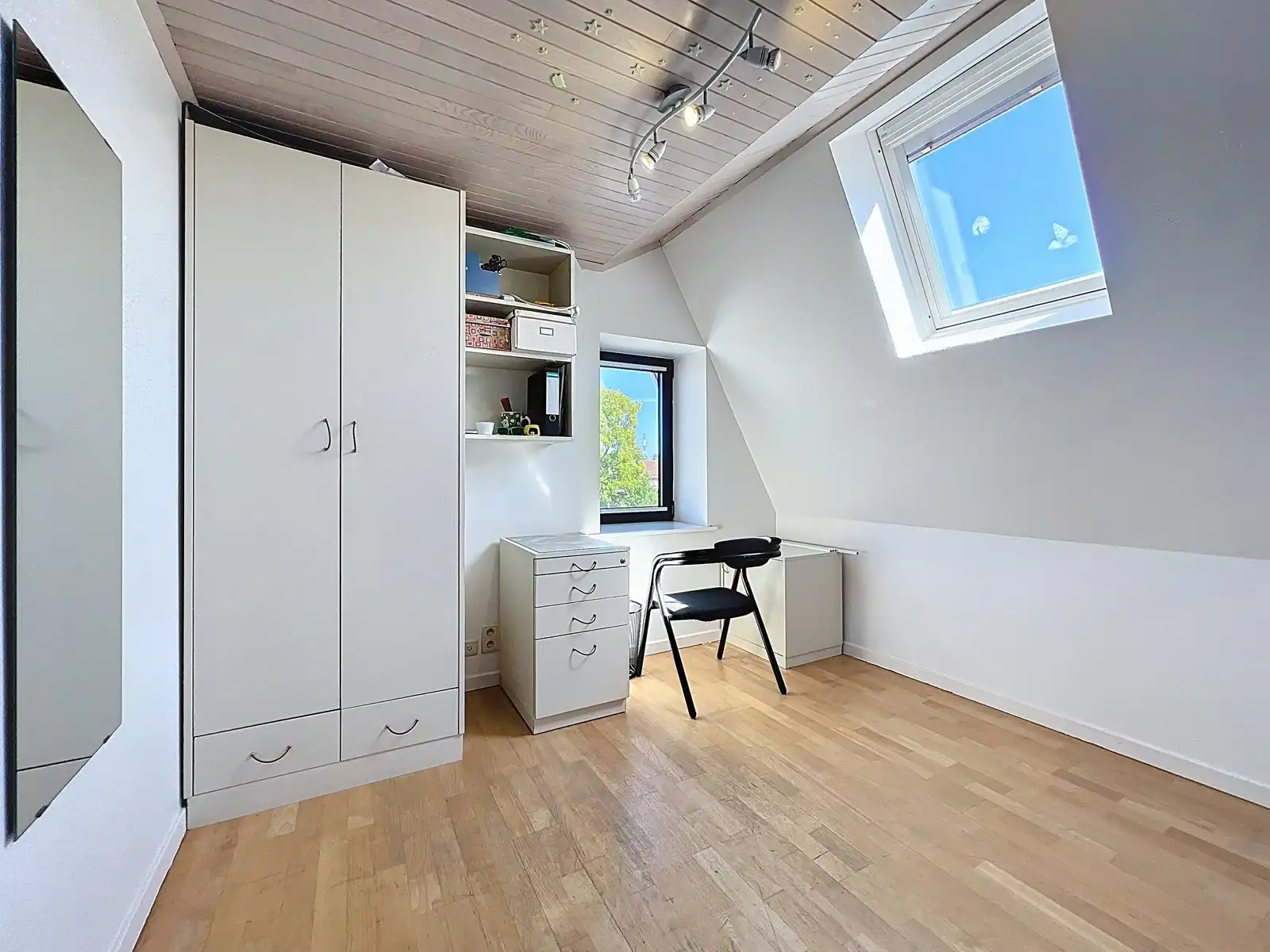 Prachtig HERENHUIS (5 slpk, EPC-D) + apart KANTOORGEBOUW + diverse MAGAZIJNEN in centrum KORTRIJK ! foto 16