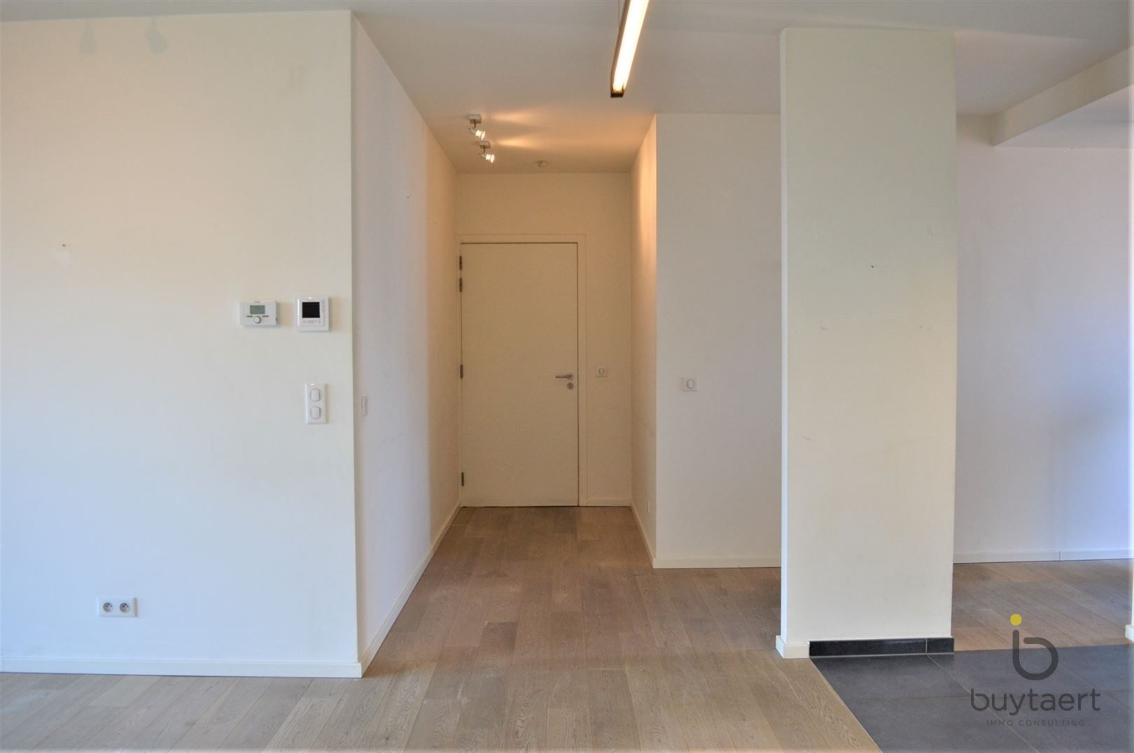 MODERN APPARTEMENT MET 2 SLPKS EN RUIM TERRAS NABIJ HET "ZUID" foto 6
