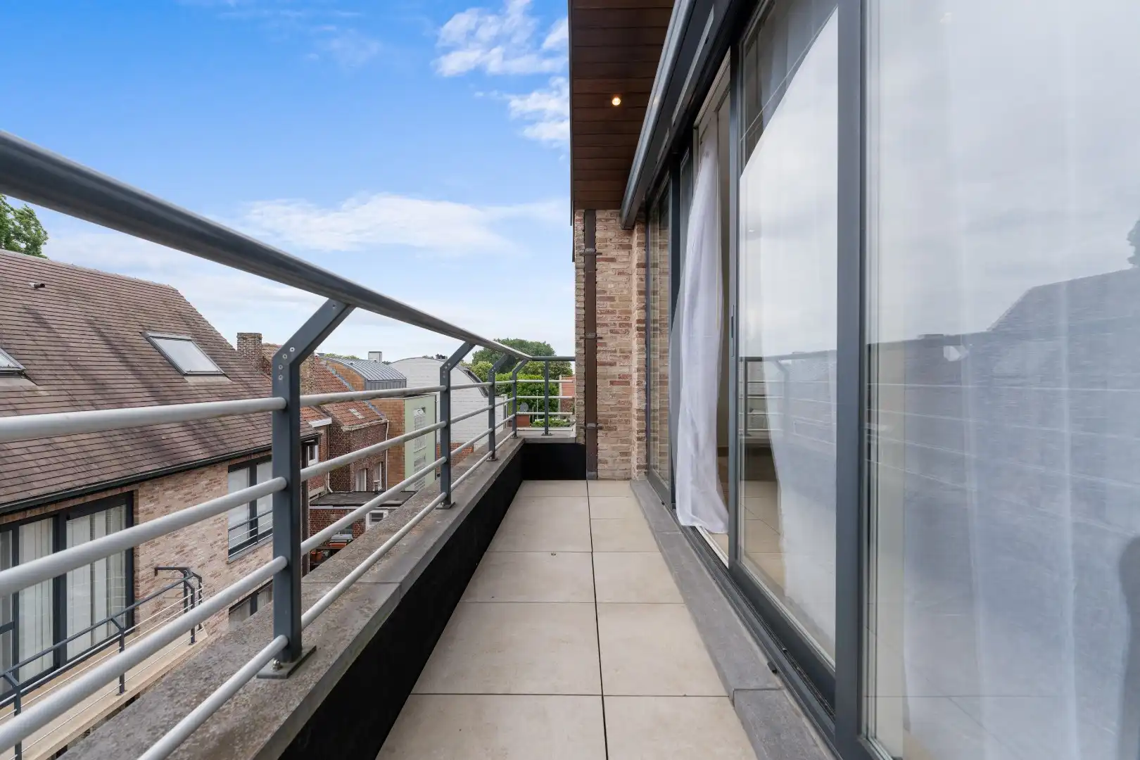 Instapklaar appartement met zonnig terras op toplocatie in Ieper foto 14