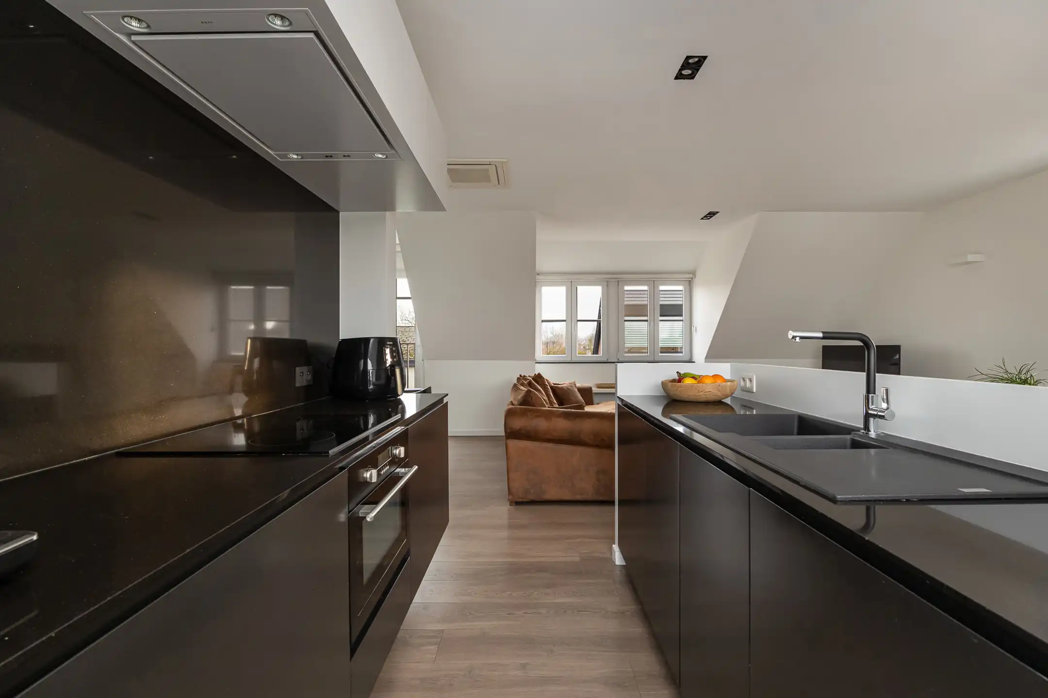 Knap dakappartement met fantastisch terras + garagebox foto 9