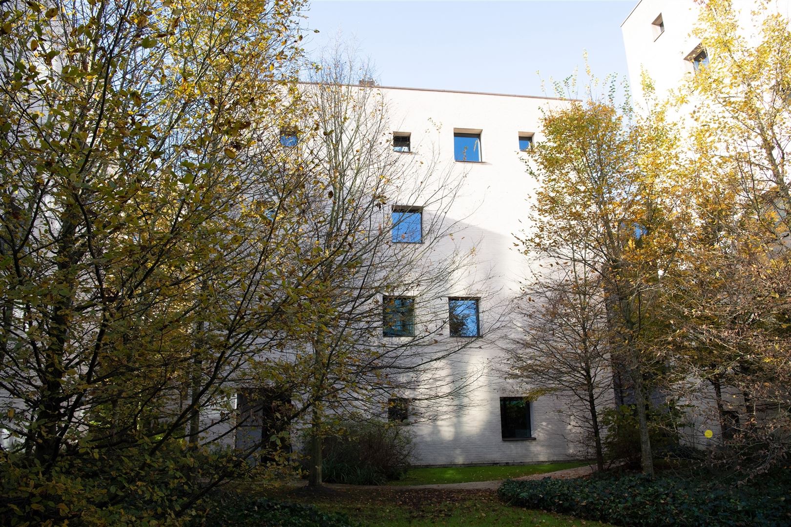 UNIEK GELIJKVLOERS APPARTEMENT OP DE KANAALSITE VAN AXEL VERVOORDT foto 2