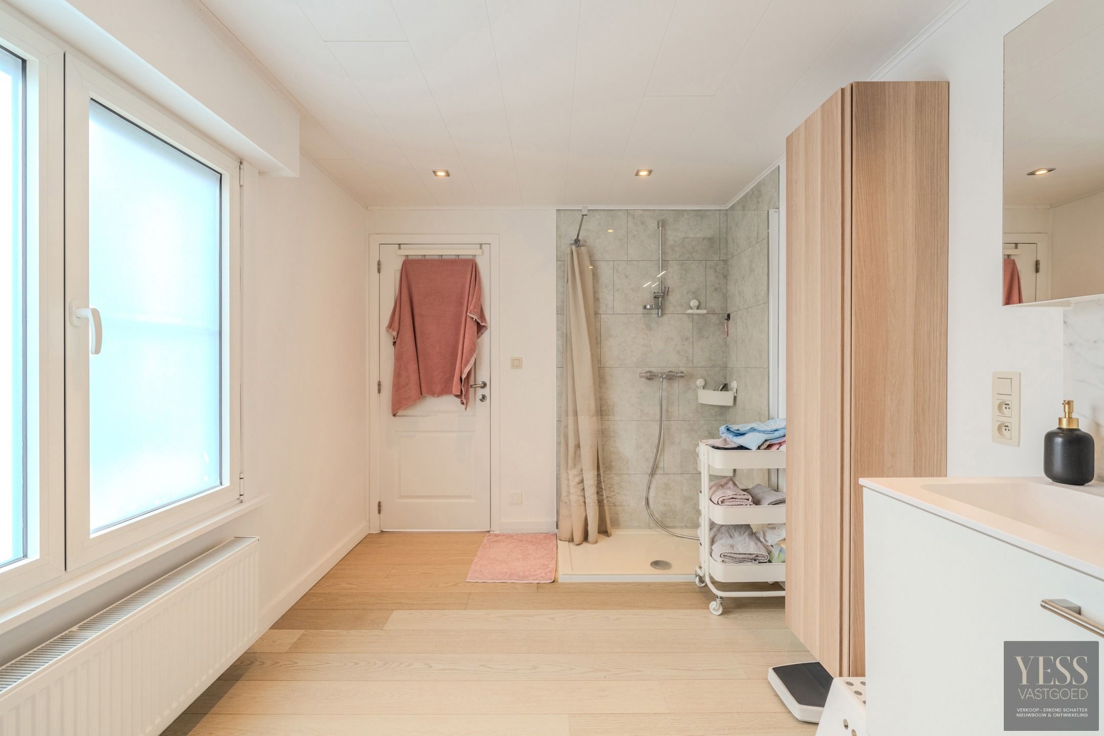 Charmante woning te koop in de Stationsstraat te Lissewege! foto 14